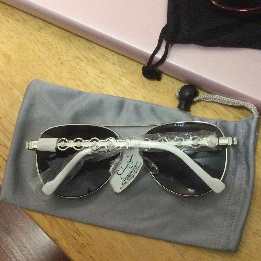 ❤️PRETTY J.S. SUNGLASSES❤️ - Picture 6 of 10